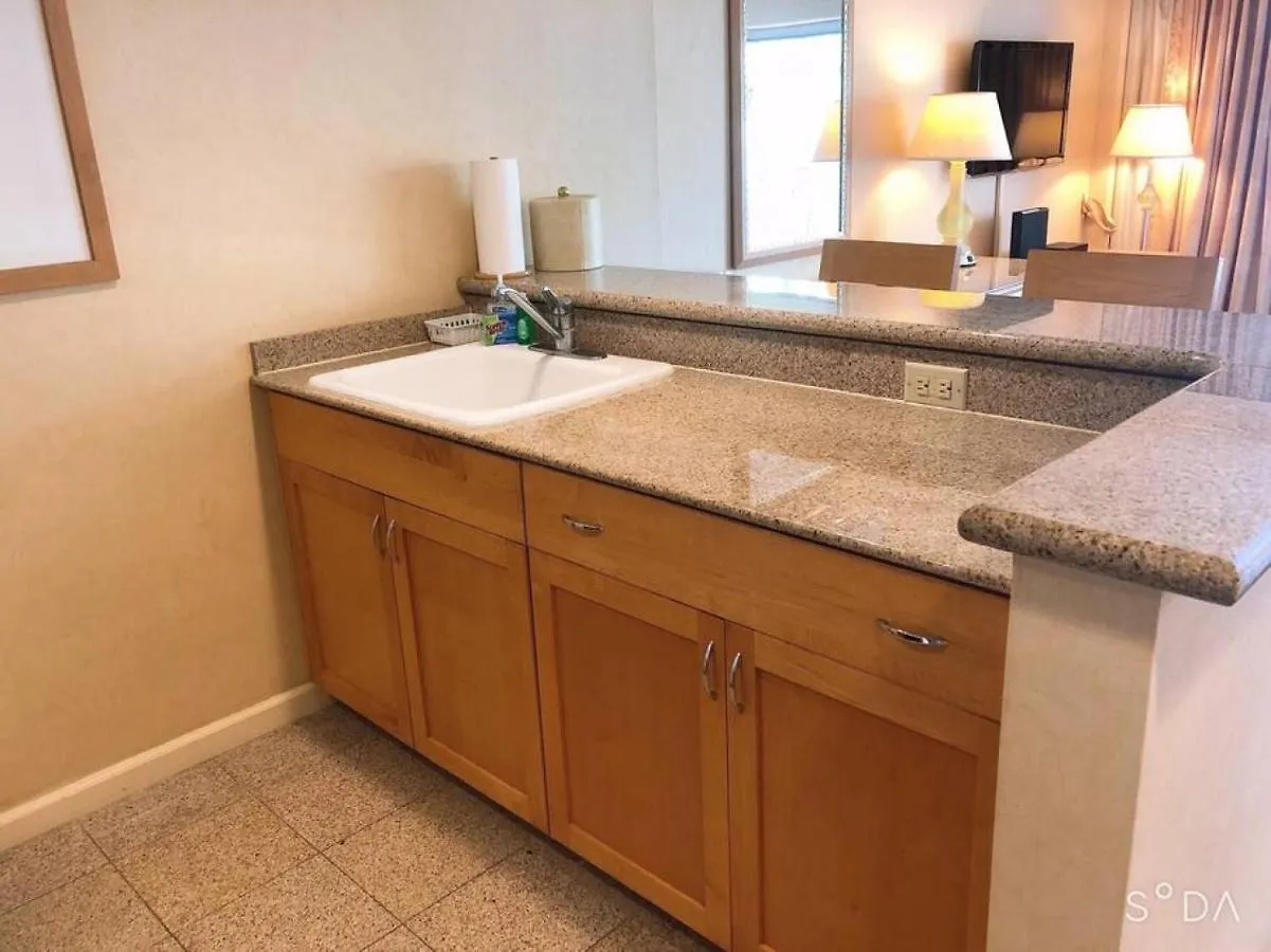 Ilikai Apt 308 - Spacious Studio With Stunning Ocean & Harbor Views Honolulu
