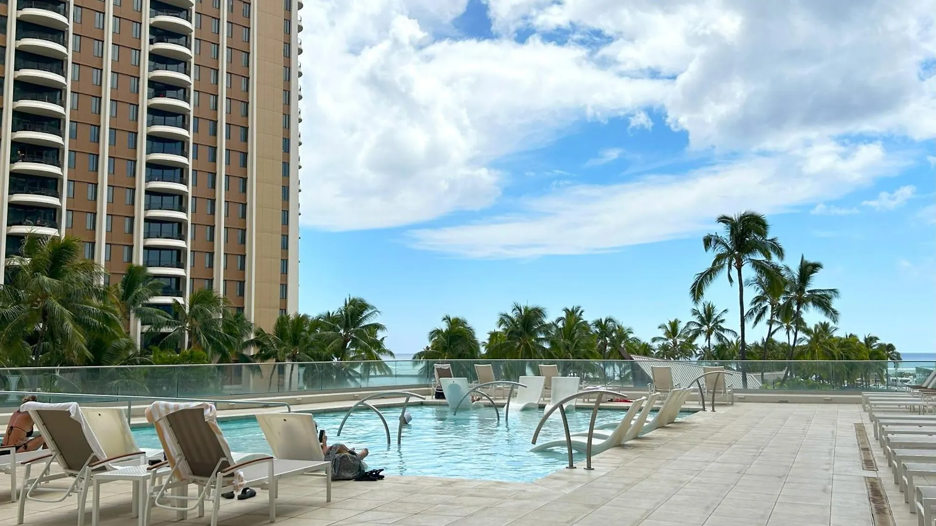 Ilikai Apt 308 - Spacious Studio With Stunning Ocean & Harbor Views Honolulu