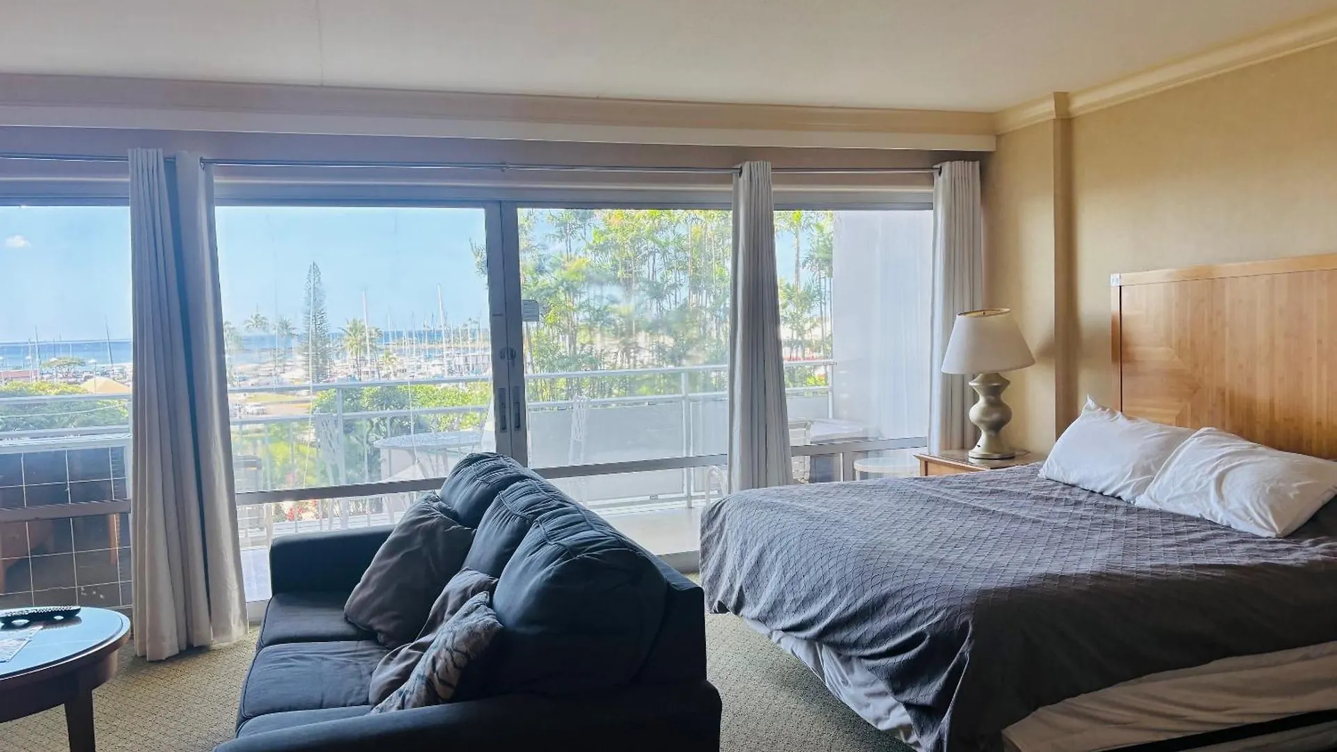 Ilikai Apt 308 - Spacious Studio With Stunning Ocean & Harbor Views Honolulu United States