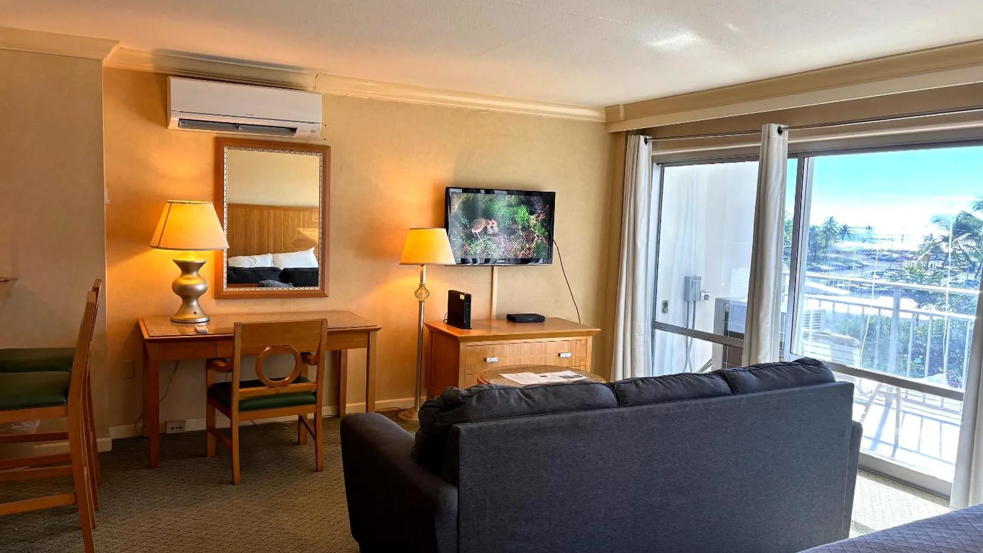 Holiday home Ilikai Apt 308 - Spacious Studio With Stunning Ocean & Harbor Views Honolulu